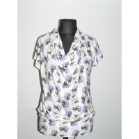 Delikatna bluzka z lejącym dekoltem typu woda - fioletowe bzy